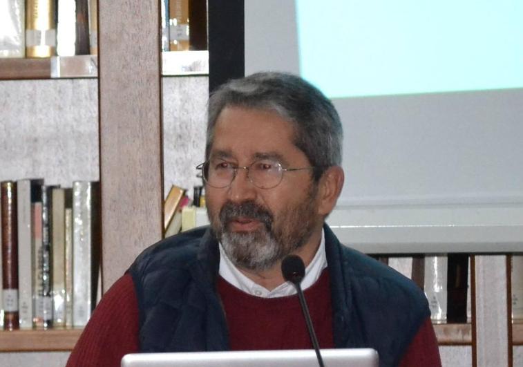 El villanovense Blas Vinagre, profesor de la UEx, lanza su nuevo libro 'El hombre entre las máquinas'